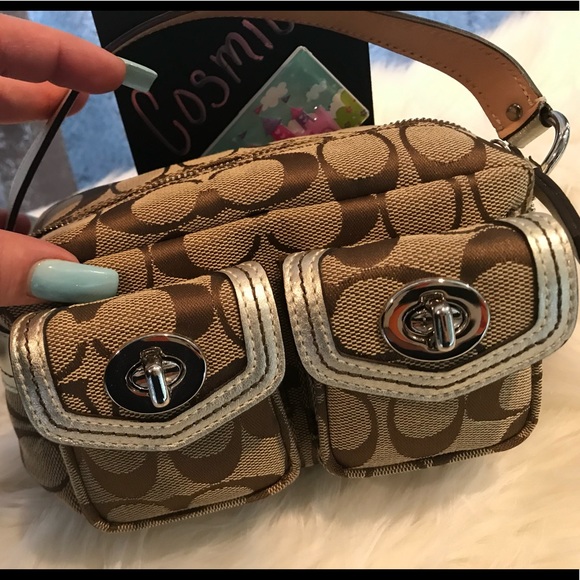 Authentic Coach mini bag with classic turnlocks! - Picture 4 of 8